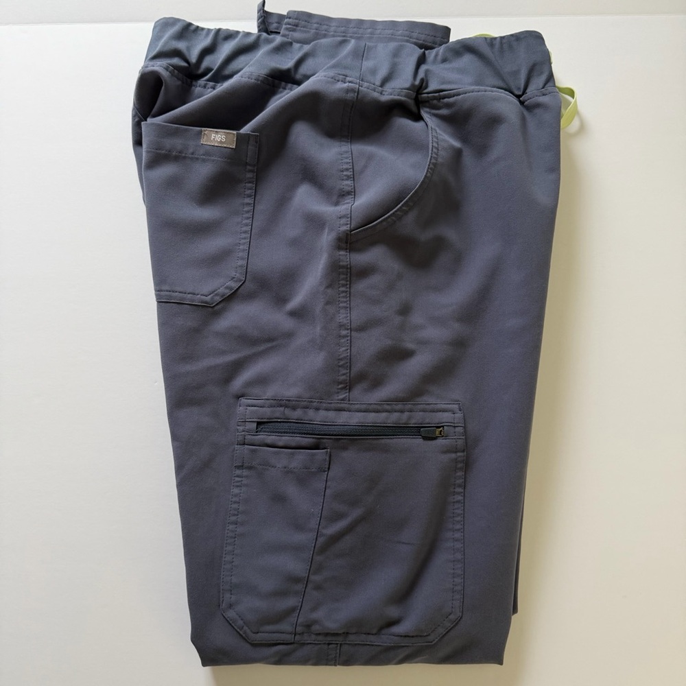 FIGS Men’s Cairo Cargo Scrub Pants in Space Navy Size Medium Tall, Limited Color - Picture 5 of 10
